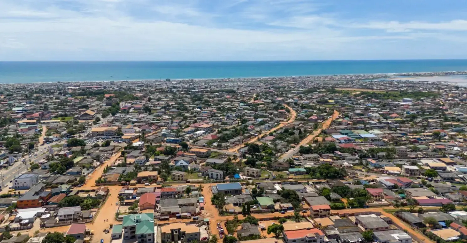 Open Roads vs. Gated Communities: Where Should an Absolute Beginner Start Jogging in Accra?